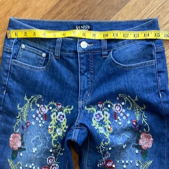 Venus Embroidered Cropped Ankle Blue Jeans - Picture 6 of 11